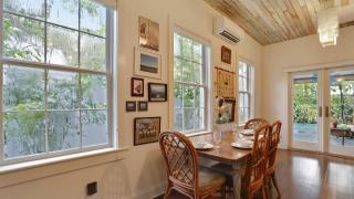 Boat House by AvantStay Character Cottage Central Location w Shared Pool Month Long Stays - 4