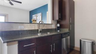 Landing Chic 1BD Clubhouse Gym - 5