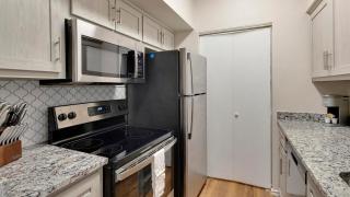 Landing Beautiful 1BD Gym - 5