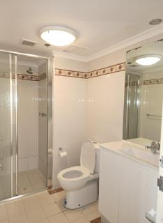 Stylish 2-Bed Apartment in the Heart of Sydney CBD - 9