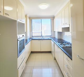 Stylish 2-Bed Apartment in the Heart of Sydney CBD - 6