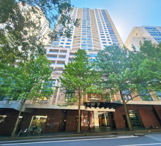 Stylish 2-Bed Apartment in the Heart of Sydney CBD - 2