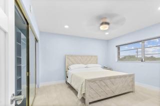 Las Olas & Beachside getaway with pool - 4