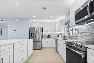 Las Olas & Beachside getaway with pool - 3