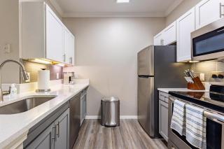 Landing Amazing 1BD Gym - 2