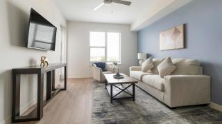 Landing Amazing 1BD Pool Gym - 8