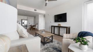 Landing Amazing 1BD Pool Gym - 5