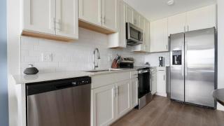 Landing Amazing 1BD Pool Gym - 4