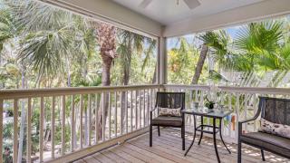 Cottage by the Pool by AvantStay w Balcony BBQ Shared Pool Month Long Stays Only - 8