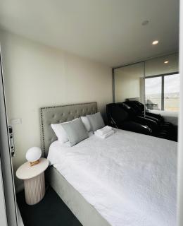 Private & Quiet Penthouse in Boutique Development - 4