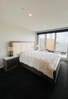 Private & Quiet Penthouse in Boutique Development - 5