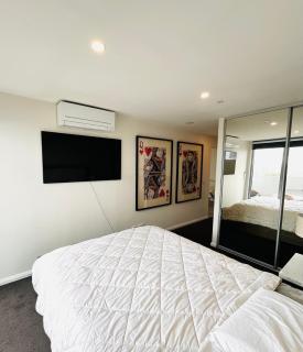 Private & Quiet Penthouse in Boutique Development - 6