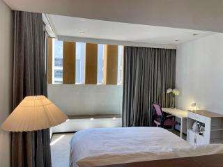 CBD Heritage King Suite - Spa Bath, Private Deck and Laundry - 2