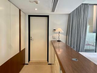 CBD Heritage King Suite - Spa Bath, Private Deck and Laundry - 5