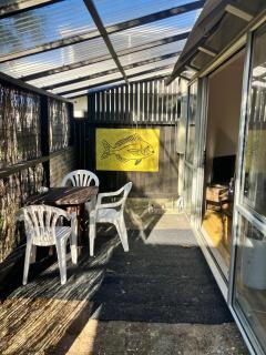 1 min walk to beach, tidy & comfortable - 7