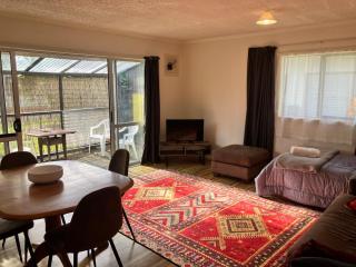 1 min walk to beach, tidy & comfortable - 2