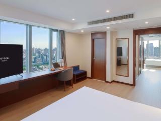 Novotel Atlantis Shanghai - Enjoy our great-valued breakfast in our rooftop revolving restaurant with a stunning river view & utilize our FREE self-serviced laundry - 3