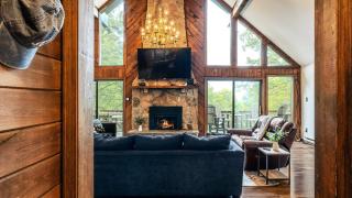 Sky View Chalet by AvantStay Stunning Interior Spacious Deck Hot Tub View - 2