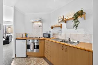 Skyline & Harbour Views-Top Floor - 4