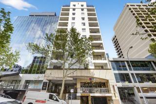 Skyline & Harbour Views-Top Floor - 2