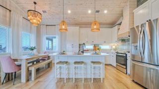 Private Pool Firepit Balcony Patio Boat Parking Mint to Be by AvantStay - 1