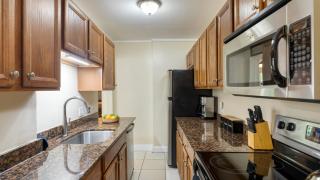 Emmas Secret by AvantStay Heart of Old Town w Shared Pool Month Long Stays Only - 1