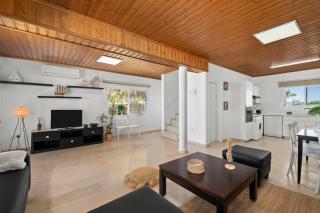 Shoreline Beach House - 7