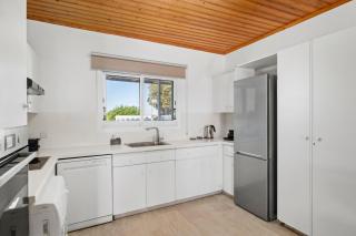 Shoreline Beach House - 5