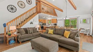 Lake Pool Access Game Room Firepit Deck Tawny and Peaceful by AvantStay - 7