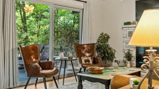 The Four Seasonal by AvantStay Hot Tub Spacious Deck Fire Pit - 3