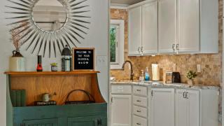 The Four Seasonal by AvantStay Hot Tub Spacious Deck Fire Pit - 5