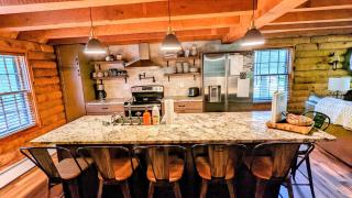 Hickory Cabin by AvantStay Firepit Hot Tub Game Room Great Location - 2