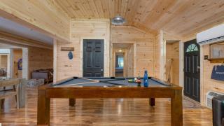 The Rustic Cottage by AvantStay Hot Tub Fire Pit Pool Table 5mins to Town - 6