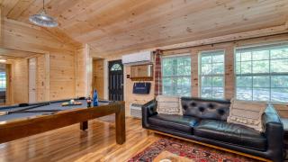 The Rustic Cottage by AvantStay Hot Tub Fire Pit Pool Table 5mins to Town - 5