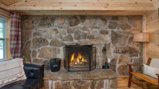 The Rustic Cottage by AvantStay Hot Tub Fire Pit Pool Table 5mins to Town - 2