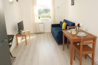 PerfectTrade Crews Van Parking LongTerm - 0