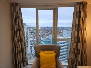 Stylish 1BDR Flat with 24hr Concierge East Croydon - 3