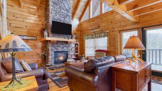 Annes Place by AvantStay Cozy Cabin with Hot Tub Games Near Dollywood Attractions - 9