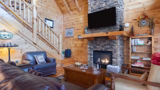 Annes Place by AvantStay Cozy Cabin with Hot Tub Games Near Dollywood Attractions - 5