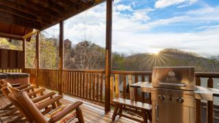 Annes Place by AvantStay Cozy Cabin with Hot Tub Games Near Dollywood Attractions - 0