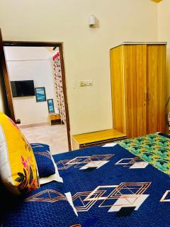 Tropical VIBES RETREAT - 2