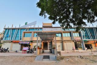 Hotel O Vatva Railway Station Formerly Anmol Palace - 1