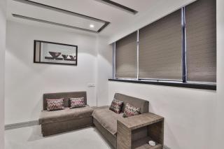 Hotel O Vatva Railway Station Formerly Anmol Palace - 5