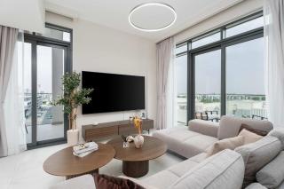 Elegant 3BR & City Skyline View Azizi Greenfield - 6