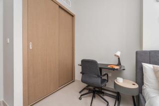 Elegant 3BR & City Skyline View Azizi Greenfield - 1
