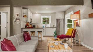 Inn the Poconos by AvantStay Private Lake Access Enclosed Hot Tub - 1