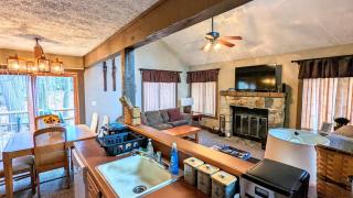 Frost Hollow by AvantStay Deck w Grill Game Room Loft - 1