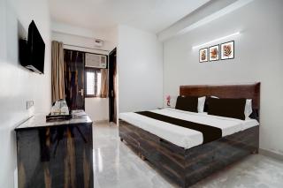 Collection O Sector 7 Rohini Formerly Giriraj Residency - 9