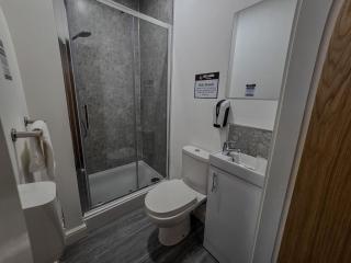 Hullywood rooms with shared kitchen facilities - 9