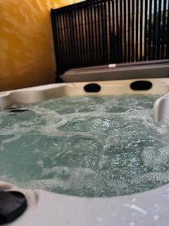 Wake up in white - Private Jacuzzi & cotton comfort - 9